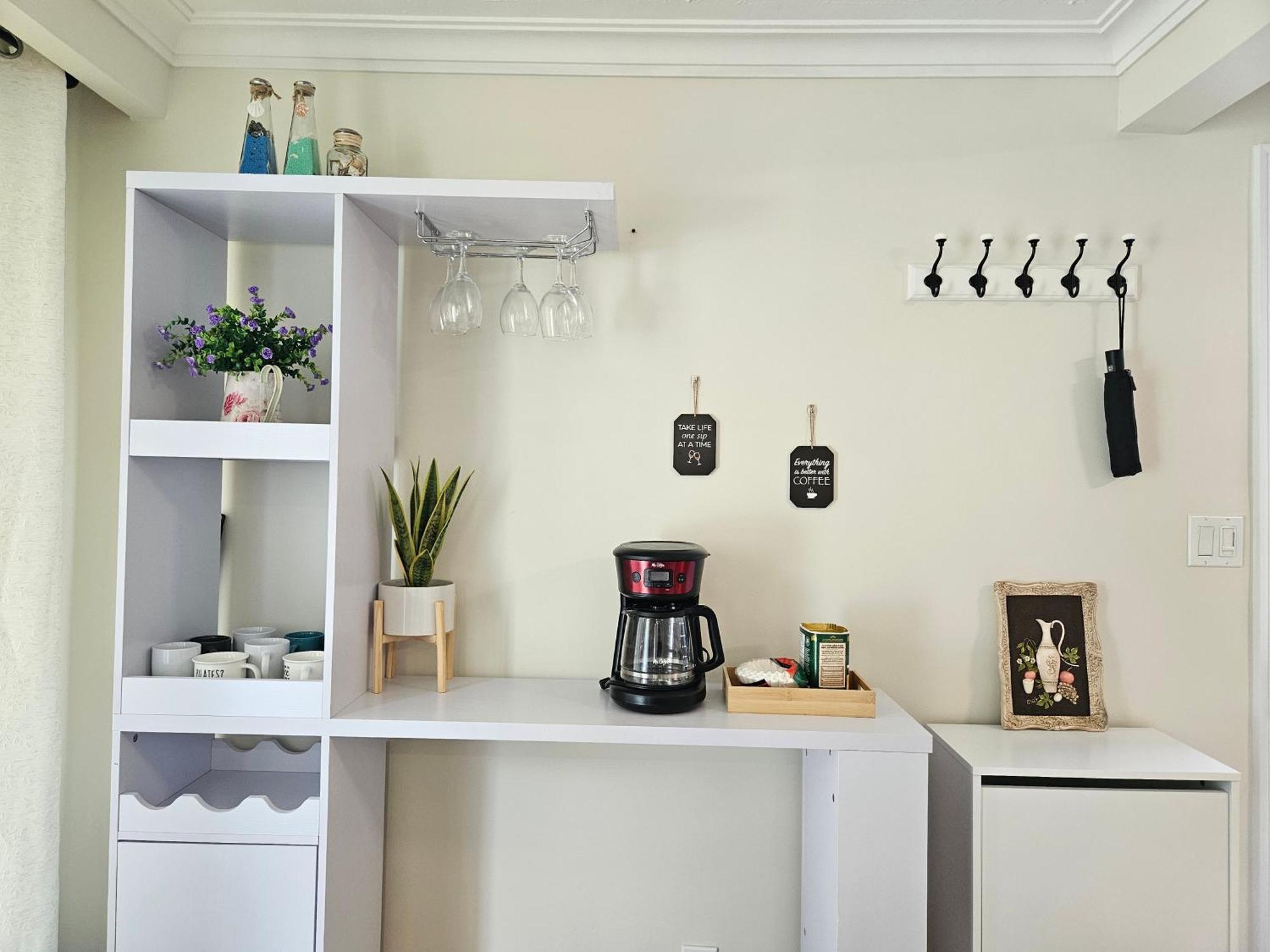 Newly-Renovated 3Br House, 12 Minutes To Airport Apartment Торонто Екстериор снимка